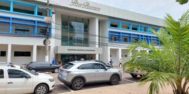Prefeitura de Rio Branco inicia processo de exonerações, porém mantém serviços essenciais