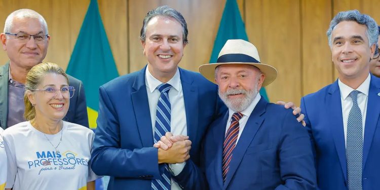 Governo cria bolsa de R$ 1.050 para estudantes de licenciatura