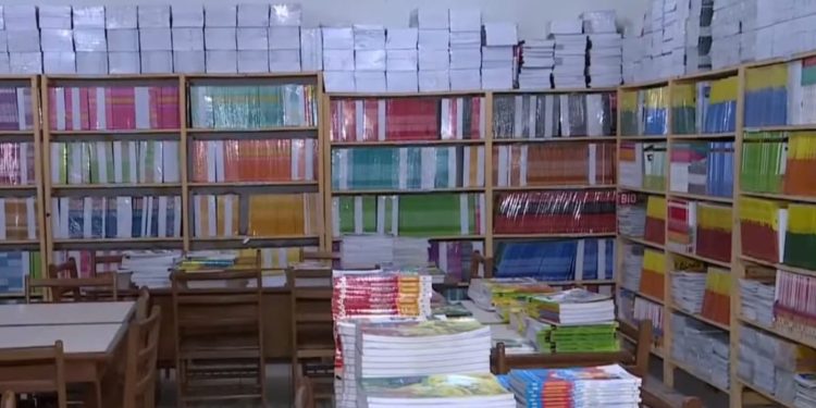 Apenas 5% das escolas públicas do Acre têm biblioteca, afirma levantamento
