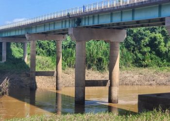 Ponte do Rio Caeté é interditada por risco de colapso e travessia está sendo realizada por balsa