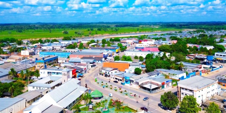 Tarauacá aprova reajuste salarial de 6,27% para professores da educação básica; veja novos valores