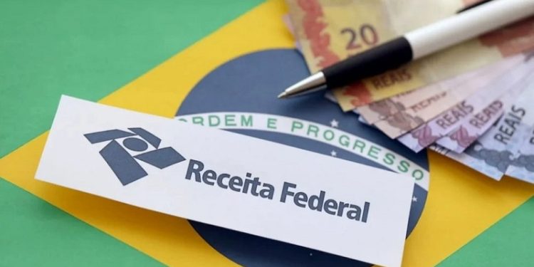 Tabela do IR é congelada em 2025 e quem ganha acima de R$ 2.824 pagará imposto