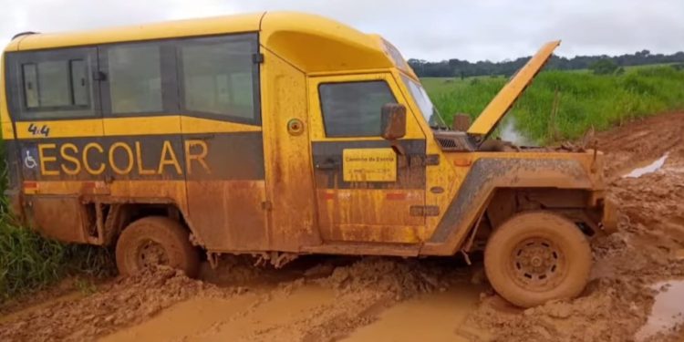 Famílias que vivem na zona rural de Rio Branco denunciam condições precárias enfrentadas nas escolas rurais
