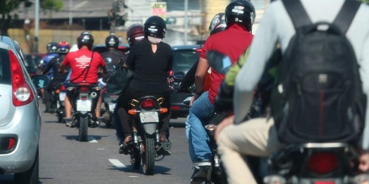 Vereadores apresentam projetos de lei para regulamentar moto aplicativos em Rio Branco