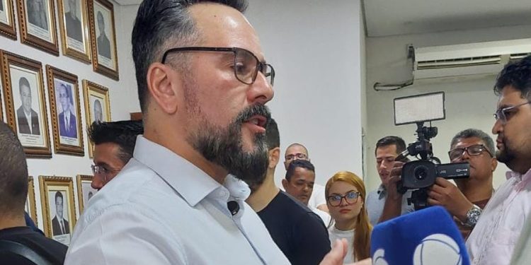 Senador Alan Rick apresenta projeto de concessão para saneamento básico na Câmara Rio Branco