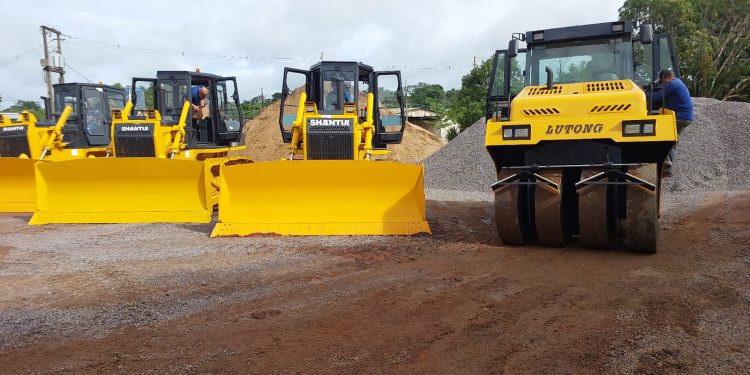 Emurb recebe novas máquinas que buscam reforçar infraestrutura viária em Rio Branco