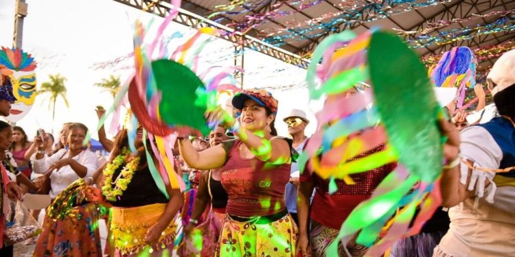 Carnaval da Família 2025 ocorre de 28 de fevereiro e 4 de março na Praça da Revolução