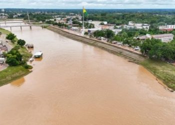 Rio Acre ultrapassa 11 metros após chuvas intensas; Defesa Civil intensifica monitoramento