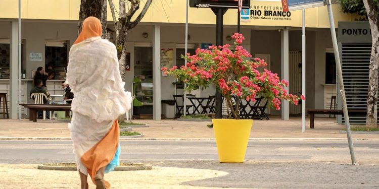 Vereador apresenta PL que institui políticas públicas para população em situação de rua em Rio Branco