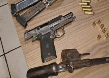 Após fuga de suspeitos durante patrulhamento, três armas de fogo são apreendidas em Acrelândia