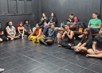 Curso de iniciação ao teatro da Escola Beija-Flor encerra primeira turma e anuncia novas inscrições