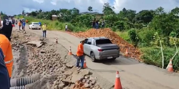 Trecho da BR-364 é restaurado após rompimento e tráfego de veículos leves é liberado