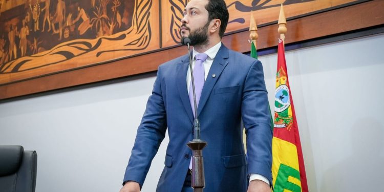 Despejo de água da ETA agrava alagamentos na Baixada da Sobral; deputado cobra solução