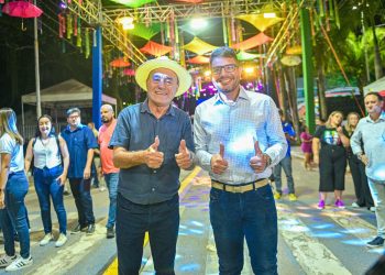 “Melhor carnaval que Rio Branco já realizou”, diz Bocalom em visita ao circuito carnavalesco