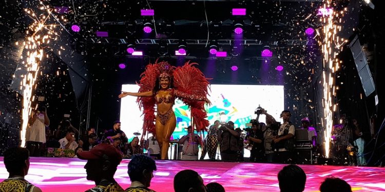 Primeira noite do Carnaval da Família 2025 abre folia em Rio Branco com escolha das realezas