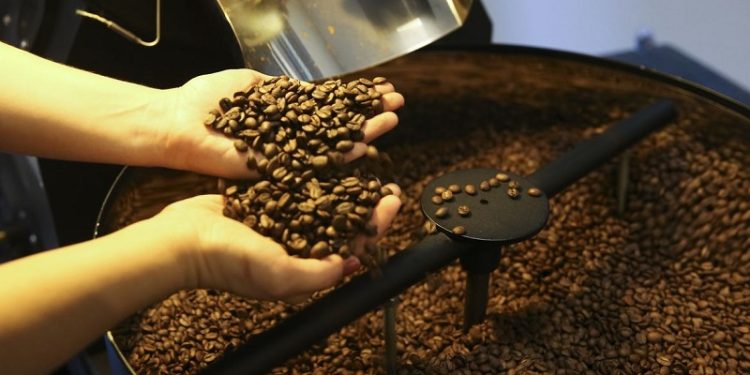 Clima e aumento do consumo devem manter preço do café em alta