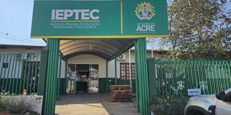 Com bolsas de R$ 1.700 a R$ 2.400, Ieptec abre inscrições para profissionais docentes no Acre