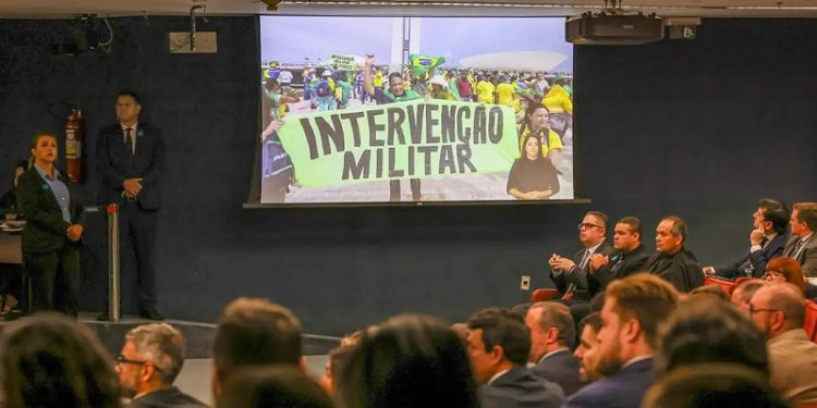 STF tem maioria para tornar Bolsonaro 1° ex-presidente réu por golpe