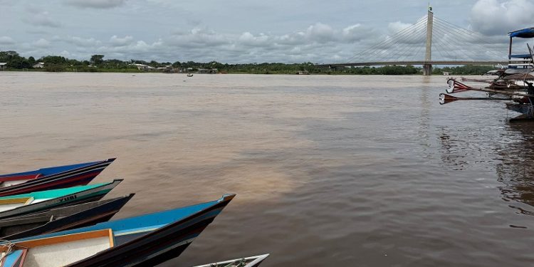 Cruzeiro do Sul eleva nível de alerta e decreta situação de emergência tipo 2 devido à cheia do Rio Juruá
