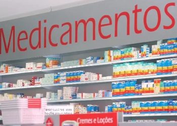 Entidades criticam permissão para farmacêutico prescrever medicamento