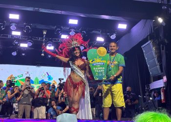 Natasha Houston vence concurso de Rainha Trans 2025 no Carnaval da Família