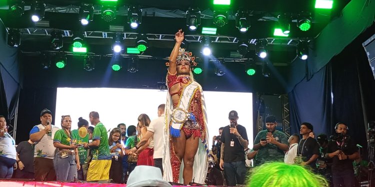 Rainha Gay do Carnaval 2025 dedica título à mãe e celebra visibilidade: “Consegui nosso espaço e respeito”