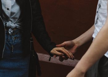 Vínculos frágeis: poder e preço da desconfiança