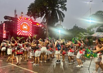 “Chuva prejudicou na qualidade que queríamos apresentar”, diz presidente do Bloco Sambase durante desfile