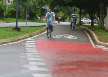 Ciclovias de Rio Branco viram risco para ciclistas e pedestres; entenda
