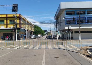 Avenida Getúlio Vargas segue interditada para desmonte da estrutura do carnaval 2025
