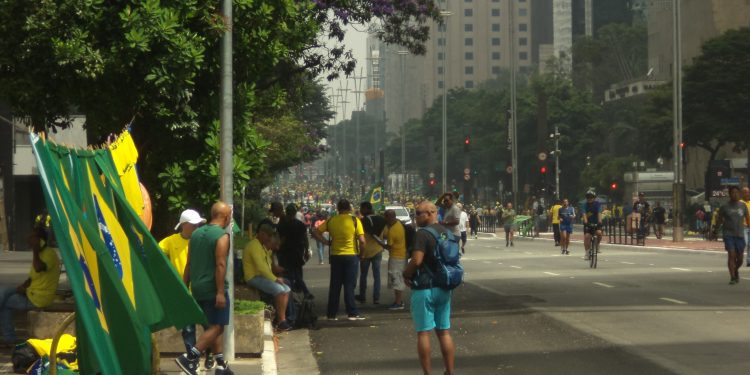 O patriotismo vassalo e o perpetuum golpismo da extrema direita