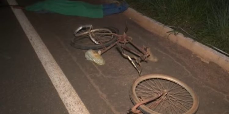 Homem morre atropelado na BR-364; condutor do veículo fugiu do local