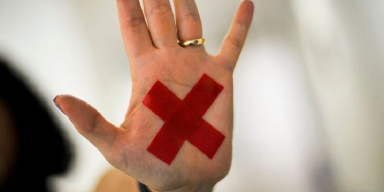 Medidas protetivas de urgência salvam vidas e são essenciais no combate ao feminicídio, alerta advogada