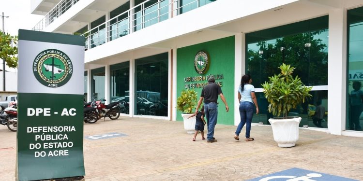 Governo do Acre sanciona reajuste salarial para Defensoria Pública