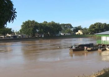 Com Rio Acre em vazante, limpeza começa, mas retorno das famílias segue incerto