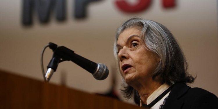 Brasil vive guerra contra as mulheres, diz ministra sobre violência