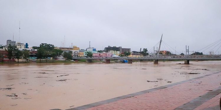 Cheia em Rio Branco: 13 bairros já são atingidos, incluindo Cadeia Velha e Seis de Agosto