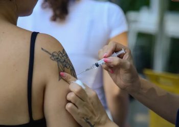 STJ mantém multa contra casal que não vacinou filha contra a covid-19