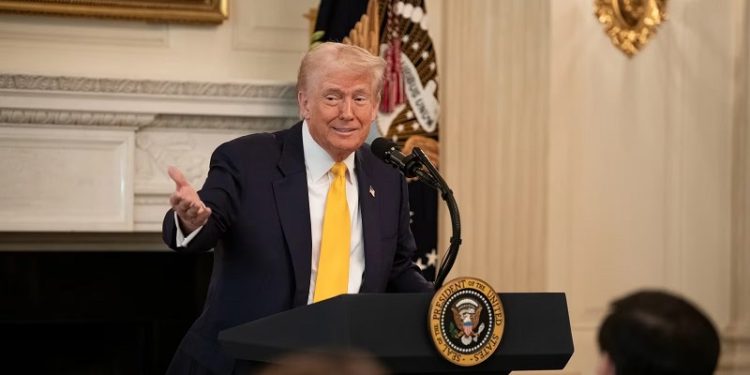 China apresenta queixa por tarifas dos EUA que entram em vigor neste sábado