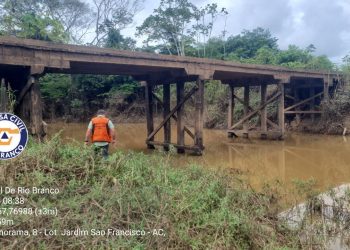 Defesa Civil de Rio Branco libera ponte do Igarapé Redenção para trânsito de ônibus escolares após vistoria