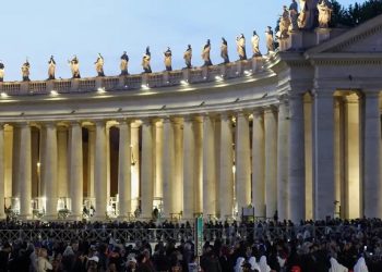 Conclave: Vaticano tem fumaça preta após nova votação
