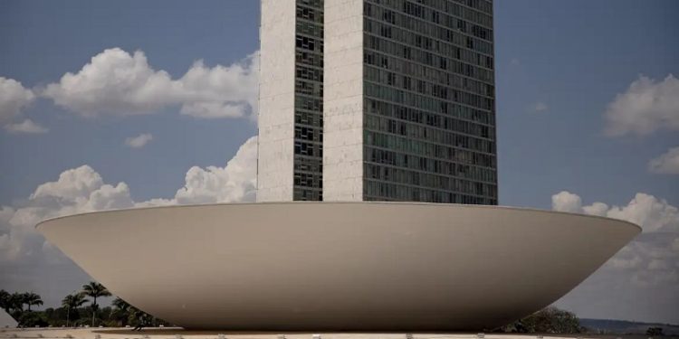 Câmara aprova aumento de pena para crime contra profissionais de saúde