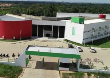 Ifac oferece 1.300 bolsas de auxílio permanência e transporte; veja como se inscrever