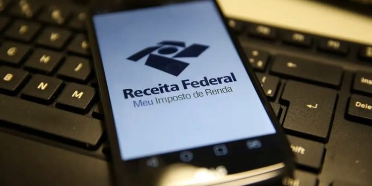 Governo pede retirada de urgência a projeto que amplia isenção do IR para até R$ 5 mil