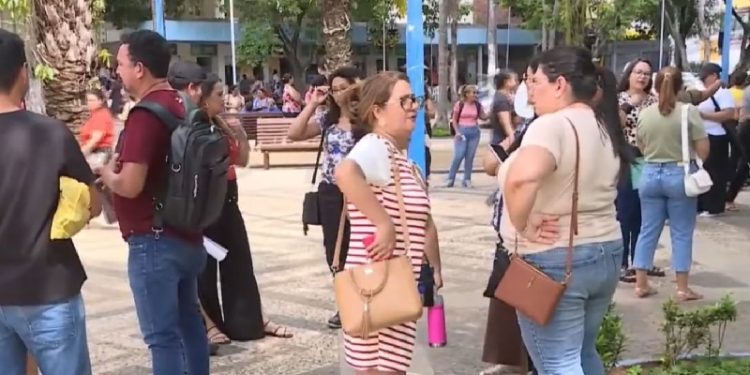 “Prefeitura não respeita a educação”, diz presidente do Sinteac após anúncio de greve geral