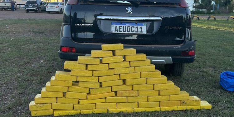 Em Rio Branco, dupla é presa e 90 kg de drogas são apreendidos