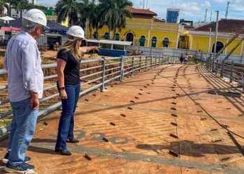 Obra na Passarela Joaquim Macedo reforça pilar e mira segurança de quem passa pelo centro