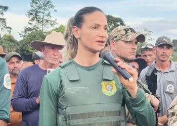 Assentados bloqueiam BR-364 em protesto contra operação do Ibama