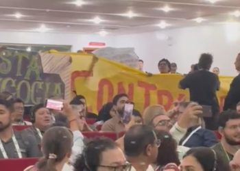 Protesto marca último dia da 15ª Reunião Anual da Força-Tarefa dos Governadores para o Clima e as Florestas