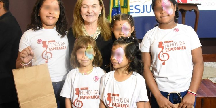 Mês da adoção: pelo menos 100 crianças no Acre estão a espera de um lar